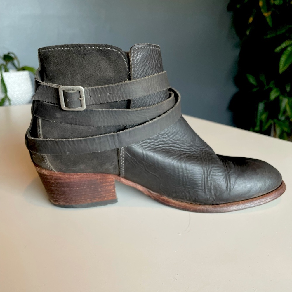 H by Hudson Horrigan grey ankle boots size 38